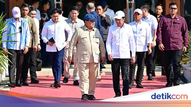 Prabowo Terbang Kembali ke Jakarta, Dilepas Jokowi di Bandara Solo