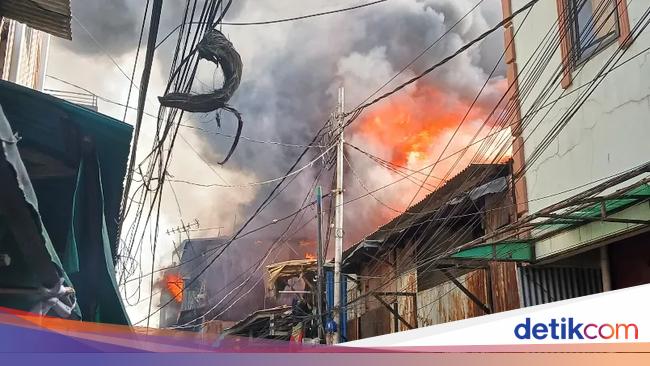 Butuh Berjam-jam Kebakaran Hebat di Tambora Baru Bisa Padam