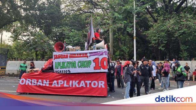 Massa Ojol Minta Presiden Terbitkan Perppu, Potongan Aplikator Ikut Disorot