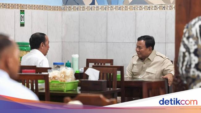 Momen Personal Jokowi dan Prabowo pada Sepiring Bakmi Jawa di Solo