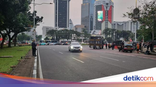Demo Ojol Selesai, Lalin Jalan Medan Merdeka Selatan Kembali Normal