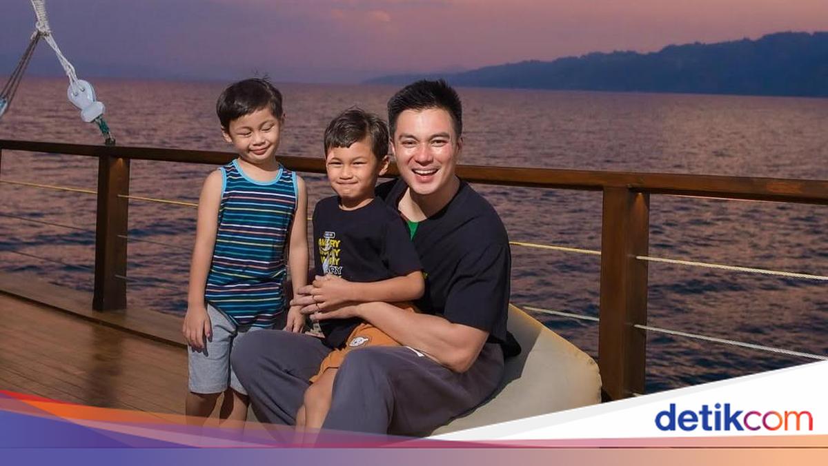 Terpopuler: Baim Wong Liburan Keluarga di Danau Toba dengan Kapal Pinisi