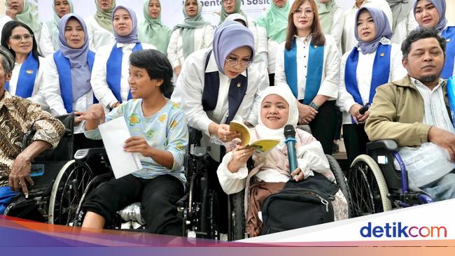 DWP Kemensos Salurkan Bantuan Kursi Roda-Sembako ke 21 PPKS di Yogyakarta