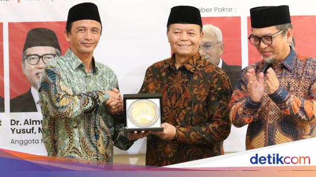 HNW Ajak Generasi Muda Teladani Pendiri Bangsa demi Indonesia Emas 2045