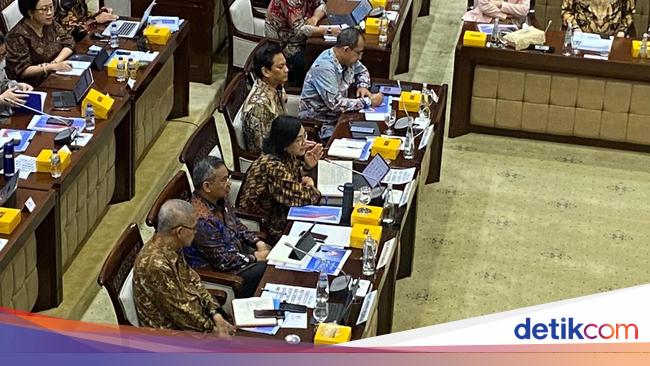 Anggaran Pendidikan Tak 20% di 2 Presiden, Legislator PDIP Sentil Sri Mulyani