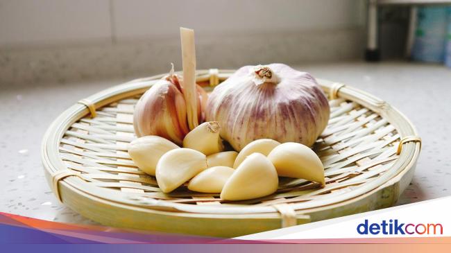 5 Cara Mudah Kurangi Aroma dan Rasa Bawang Putih yang Kuat