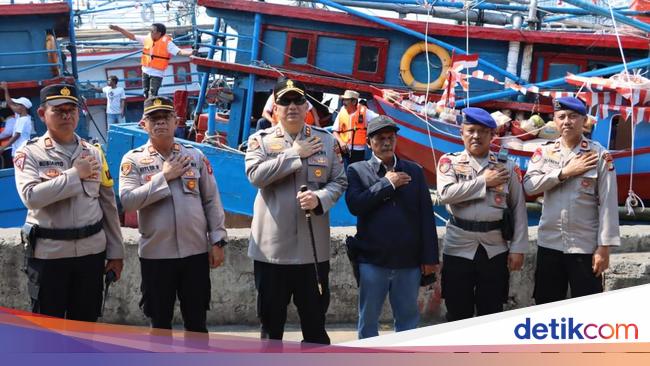 Polisi Kawal Gelaran Tradisi Nadran di Muara Angke Jakut