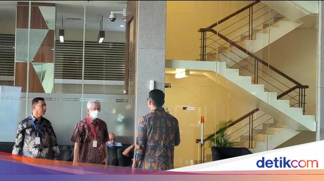 Periksa Eks Dirut BJB, KPK Dalami Payung Hukum Dana di Luar Anggaran Resmi