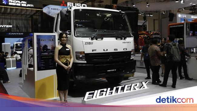 Mitsubishi Fuso Bawa Fighter X Terbaru - Mobil EV Charger Truk ke GIIAS 2025