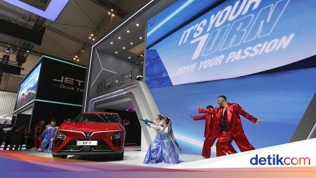Potret SUV Listrik VinFast VF7, Jarak Tempuh 430 Km