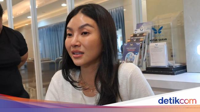 Sarwendah Persembahkan Buat Ayah: Replika Rumah hingga Kendaraan Ikut Dibakar