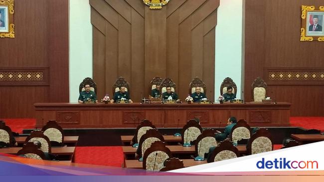 Bupati Gianyar Tanggapi Pandangan Umum Fraksi DPRD soal Perubahan APBD