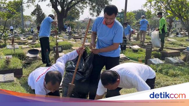 Bapas Jakpus Gelar Aksi Bersih-bersih di TPU Kawi-kawi Diikuti 15 Klien
