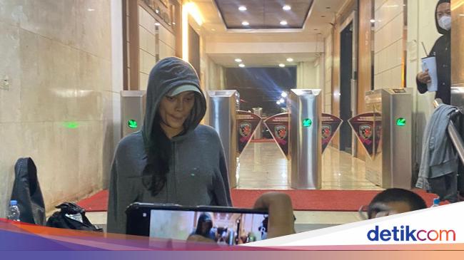 Erika Carlina Polisikan DJ Panda, Bawa Bukti dan 2 Saksi