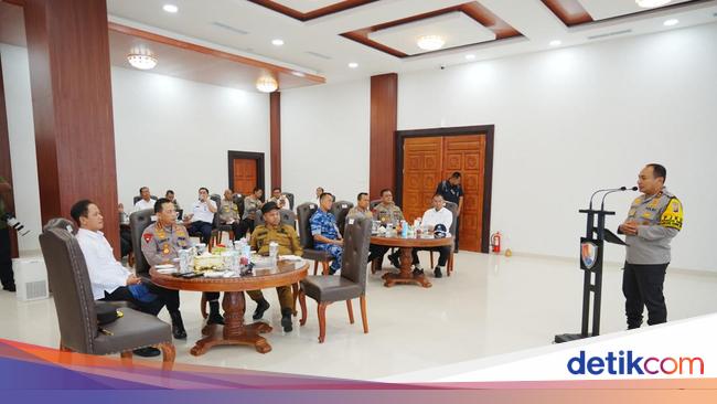 Kapolri Tekankan Pentingnya Kolaborasi Stakeholder Atasi Karhutla di Riau