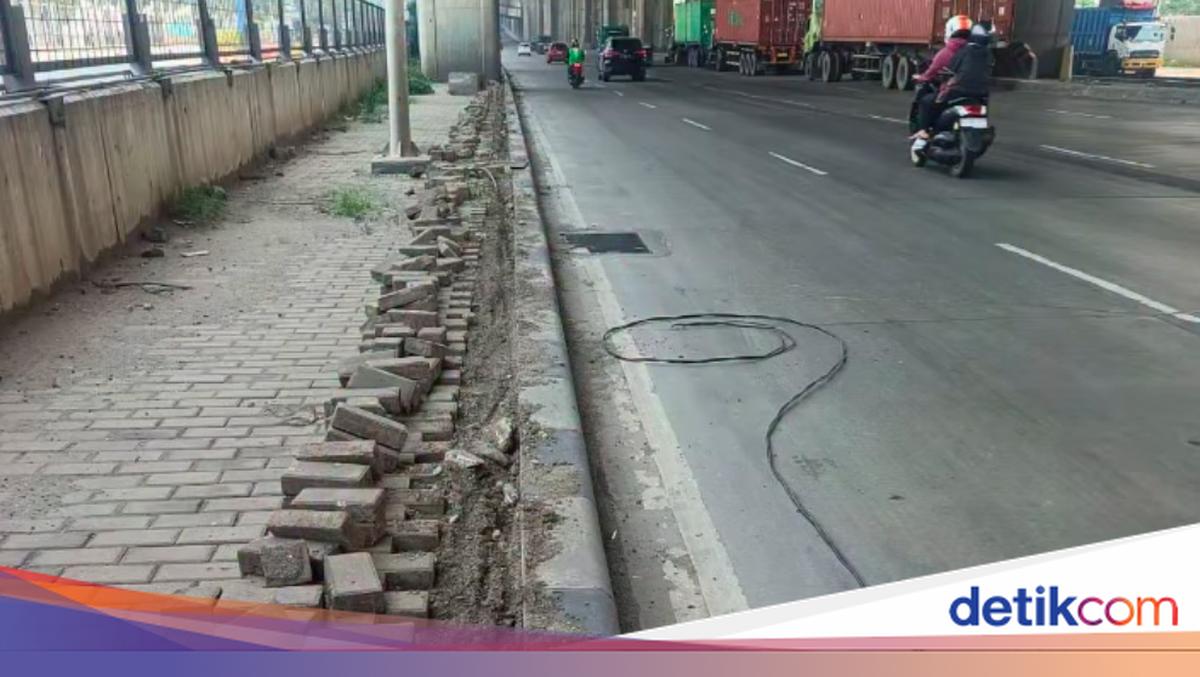 Nekatnya Maling Kabel di Jakut sampai Bikin Paving Block Porak-poranda