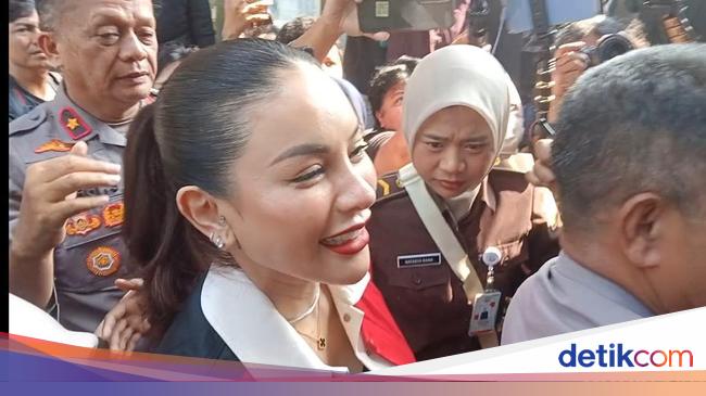 Kronologi Reza Gladys Serahkan Uang Rp 4 M untuk Bungkam Nikita Mirzani