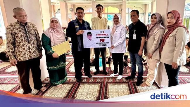 Andre Rosiade Salurkan Ribuan Beasiswa Program Indonesia Pintar di Sumbar