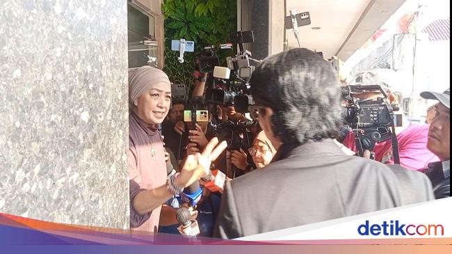 Ibu Kimberly Ryder Geram, Larang Edward Akbar Temui Cucu