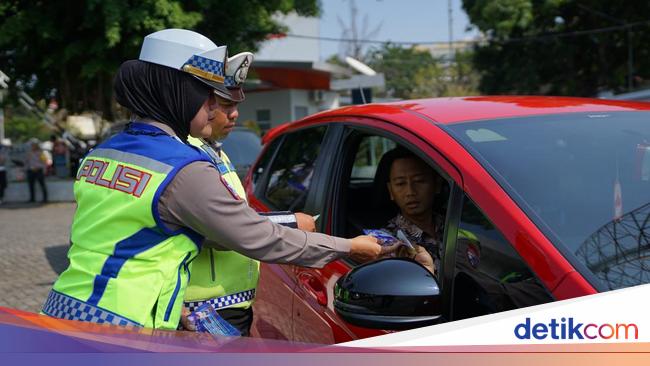 Saat Warga Taat Pajak Kendaraan Dapat Hadiah dari Polda Jateng
