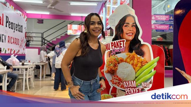 Sedap! Melaney Ricardo Jualan Sambal Penyetan Mulai Rp 14.000
