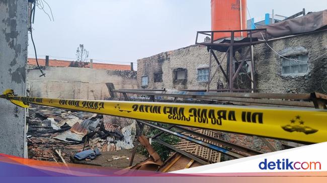 Kondisi Terkini Usai Kebakaran Lenteng Agung: Rumah Roboh, Ada Garis Polisi