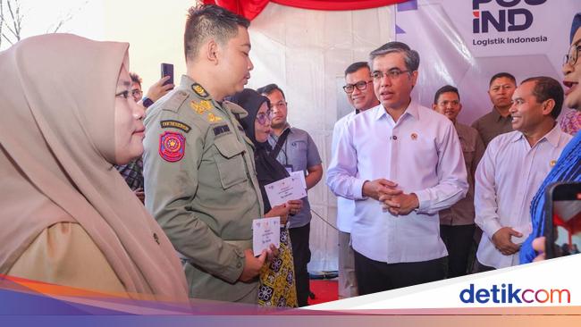Menaker Pantau Penyaluran Bantuan Subsidi Upah di Kota Makassar