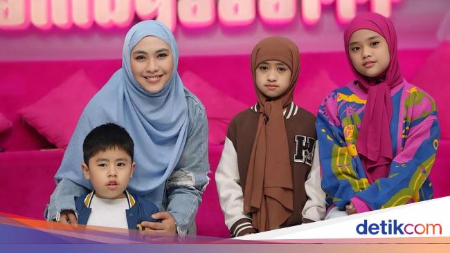 Oki Setiana Dewi Ungkap Anak-anak Alami Culture Shock di Mesir