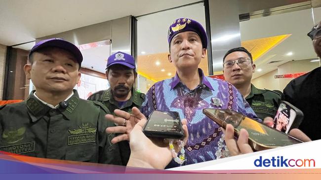 Firdaus Oiwobo Klaim Tak Buat Gaduh Saat Naik Meja di Pengadilan