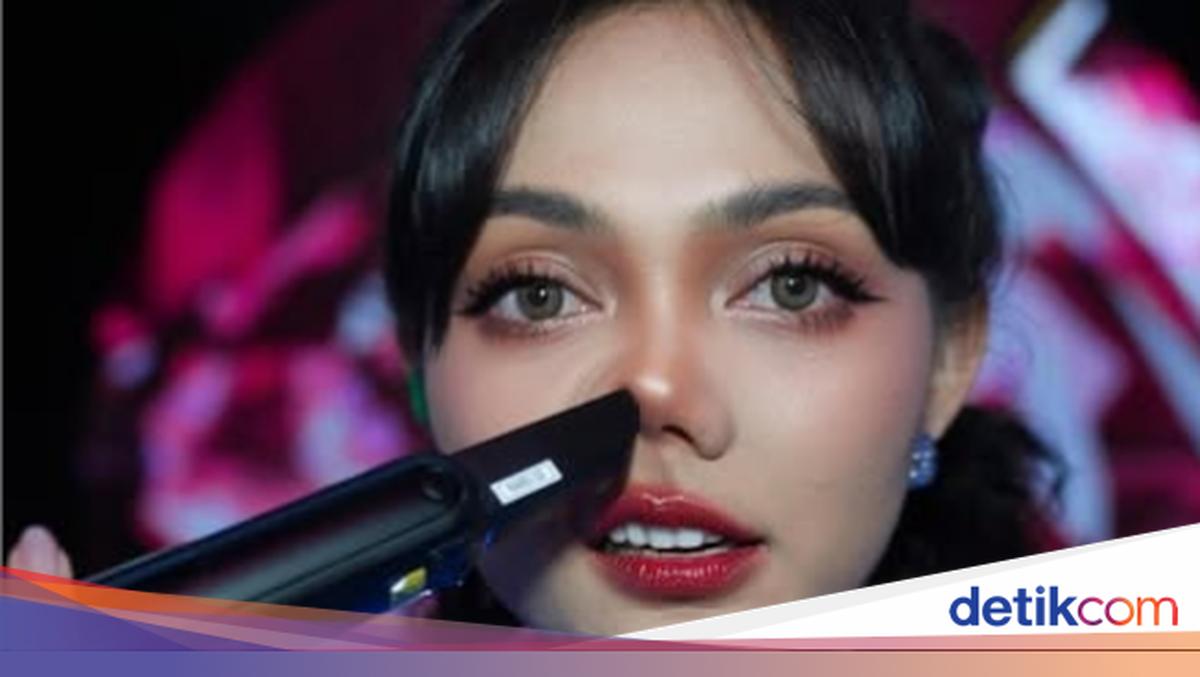Kocaknya Rina Nose Saat Jajan Odading hingga Keju Rebana di Belanda