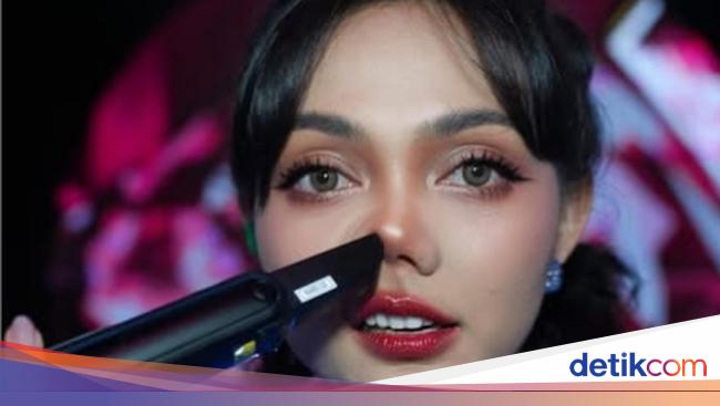 Kocaknya Rina Nose Saat Jajan Odading hingga Keju Rebana di Belanda