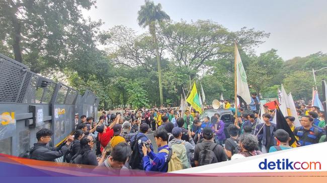 Ada Aksi 'Indonesia Cemas', Jalan Merdeka Selatan Arah Gambir Ditutup