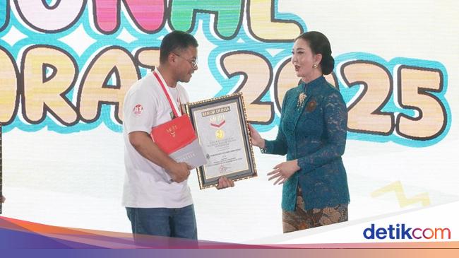 DP3AKB Jabar Raih Rekor MURI untuk Permainan Anak Tradisional Berkebaya