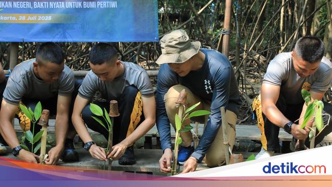 Taruna Bhayangkara Gelar Aksi Tanam 100 Pohon Bakau di Jakarta Utara