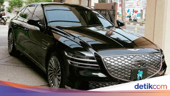 Thariq Halilintar Beri Mobil Mewah ke Aaliyah: Kado Lahiran dan Ultah Pernikahan