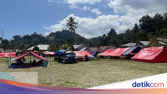 Kemensos Kirim Bantuan Logistik-Dirikan Dapur Umum Korban Gempa Poso