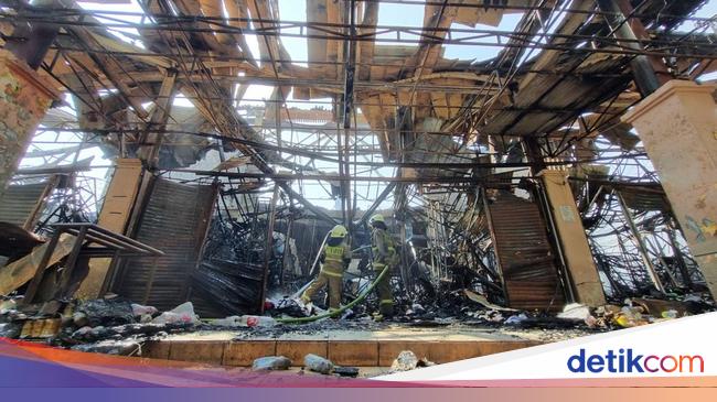 Yang Tersisa di Pasar Taman Puring Hanya Jelaga