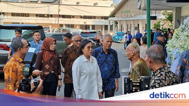 Sri Mulyani Kenang Teruskan Jejak Kwik Kian Gie Jadi Kepala Bappenas