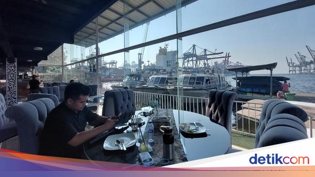 Officers Cafe, Kafe Viral dengan View Kapal-kapal Besar