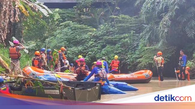 Pemkot Serang dan Warga Bersihkan Sungai Cibanten, 50 Truk Sampah Diangkut