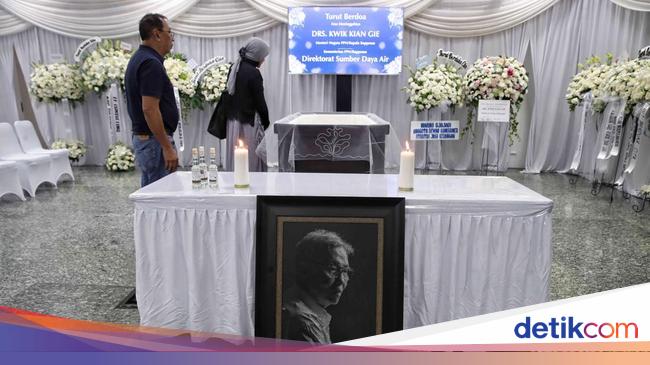 Kwik Kian Gie Dikremasi Kamis Besok, Digelar Tertutup untuk Keluarga