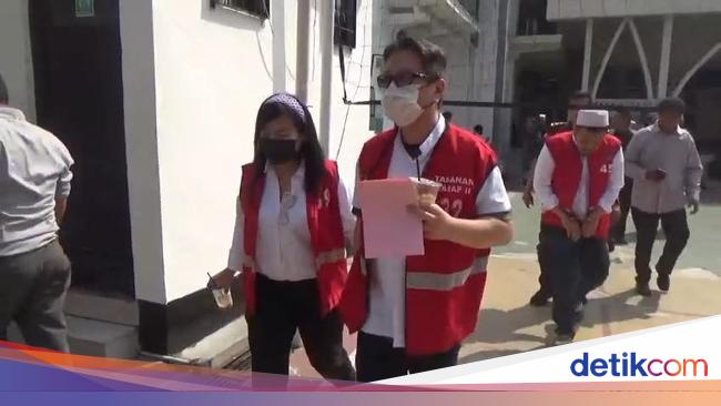 Jan Hwa Diana dan Suami Didakwa Rusak Mobil Rekan Bisnis