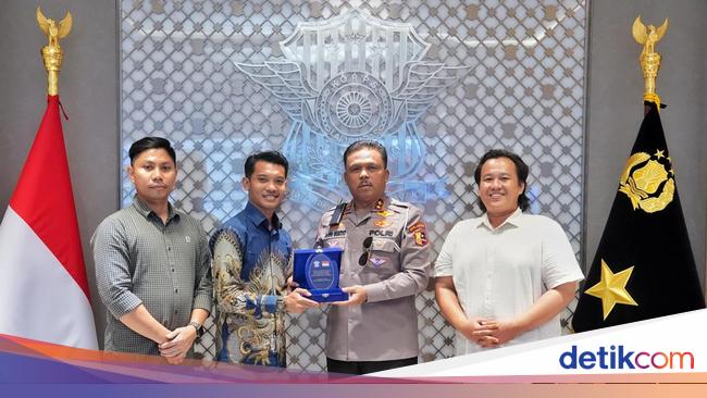 Kakorlantas Polri Dapat Penghargaan dari BEM Nusantara Se-Indonesia