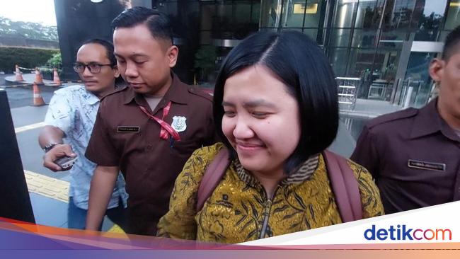 Eks Stafsus Nadiem Lempar Senyum Usai Diperiksa KPK soal Kasus Google Cloud