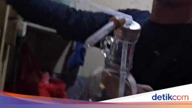 Polisi Temukan Bong Saat Tangkap Preman Pemalak Sopir di Tanah Abang