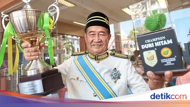 Bikin Durian Black Thorn Populer, Petani Ini Dapat Gelar Kehormatan Datuk