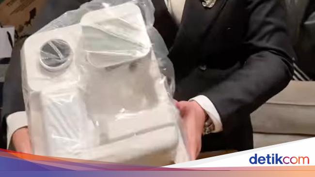 Ini Mesin Kopi Suvenir Resepsi Luna Maya dan Maxime Bouttier
