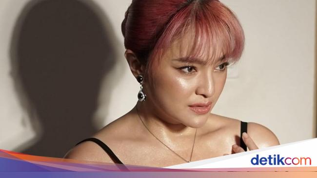 Warnai Rambut Jadi Cara Marshanda Ekspresikan Diri