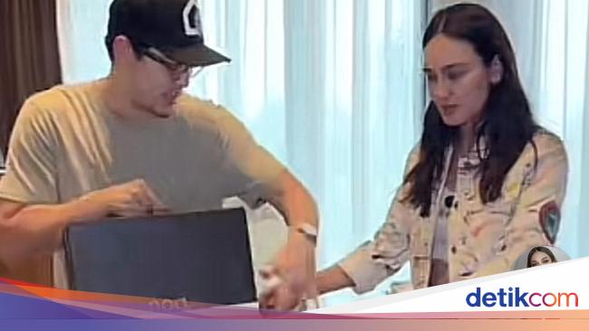 Artis 'Unboxing' Suvenir Mesin Kopi Luna Maya hingga Bakso Favorit Pejabat