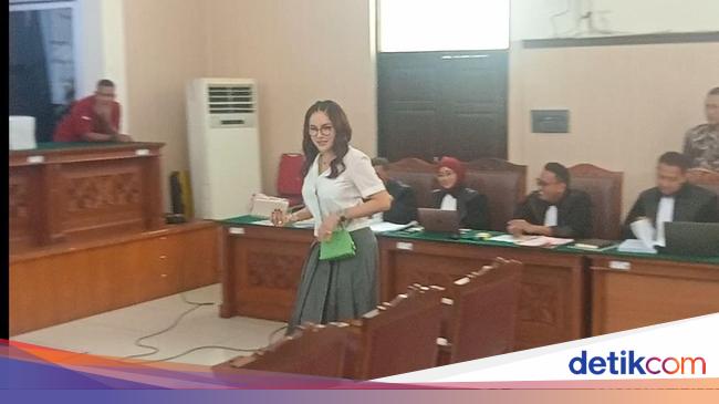 Produk Kecantikan Reza Gladys Disebut Tak Terdaftar di BPOM